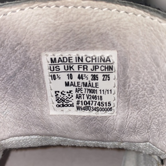 Adidas and Jeremy Scott. You can’t find these anymore. 10.5 Men. - Picture 4 of 5